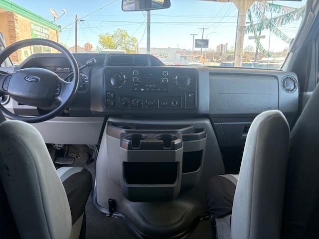 Ford Econoline E-350 XL Super Duty 2009