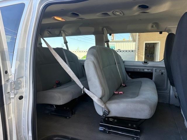 Ford Econoline E-350 XL Super Duty 2009