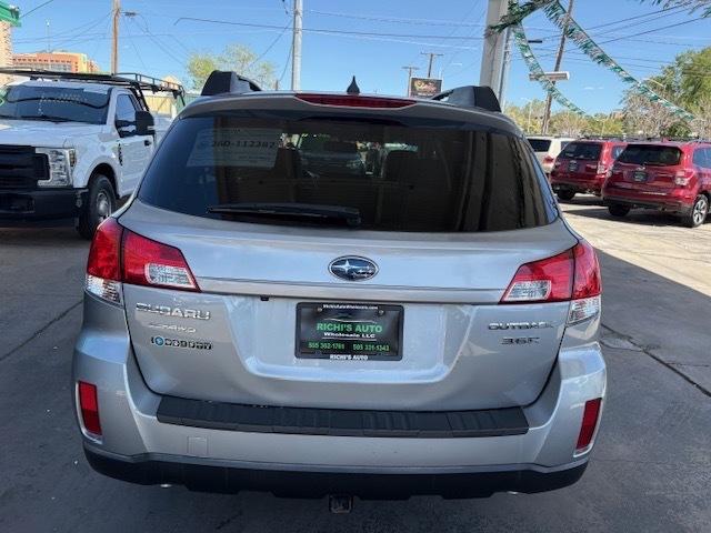 Subaru Outback 3.6R Limited 2011