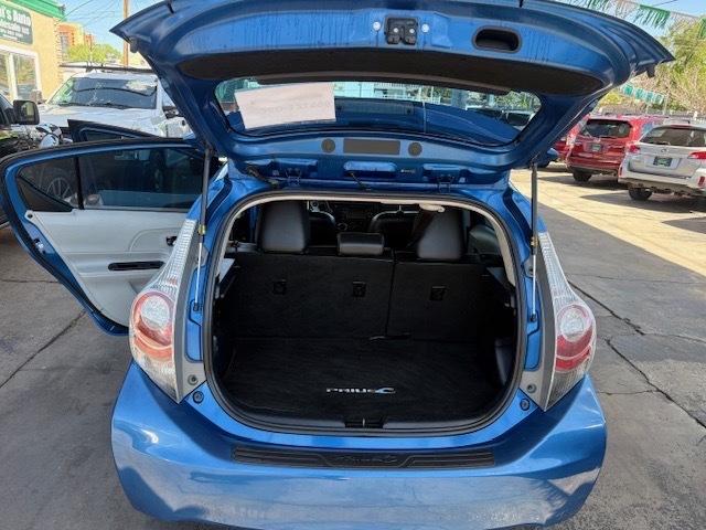 Toyota Prius c Four 2012