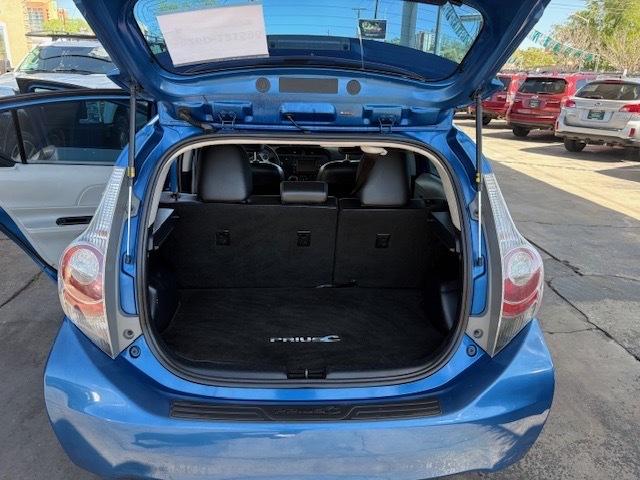 Toyota Prius c Four 2012