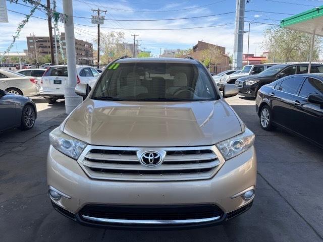 Toyota Highlander Base 2WD V6 2011