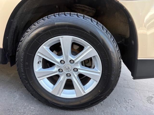 Toyota Highlander Base 2WD V6 2011