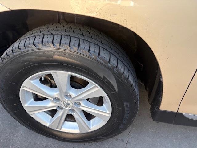 Toyota Highlander Base 2WD V6 2011