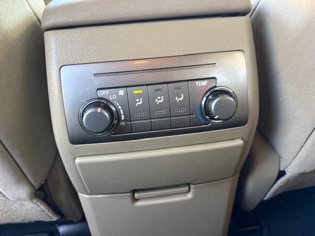 Toyota Highlander Base 2WD V6 2011