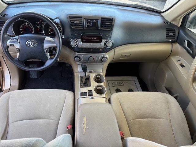 Toyota Highlander Base 2WD V6 2011