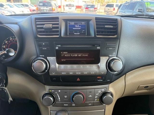 Toyota Highlander Base 2WD V6 2011