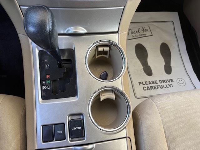 Toyota Highlander Base 2WD V6 2011