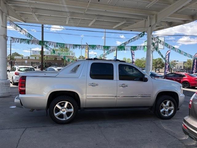 Chevrolet Avalanche LTZ 4WD 2011