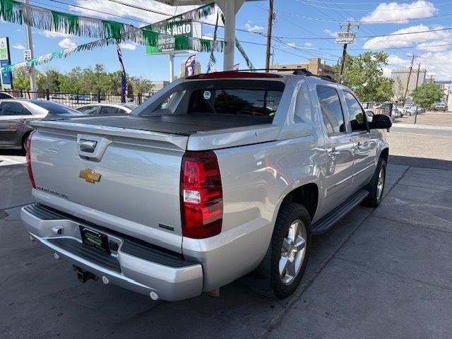 Chevrolet Avalanche LTZ 4WD 2011