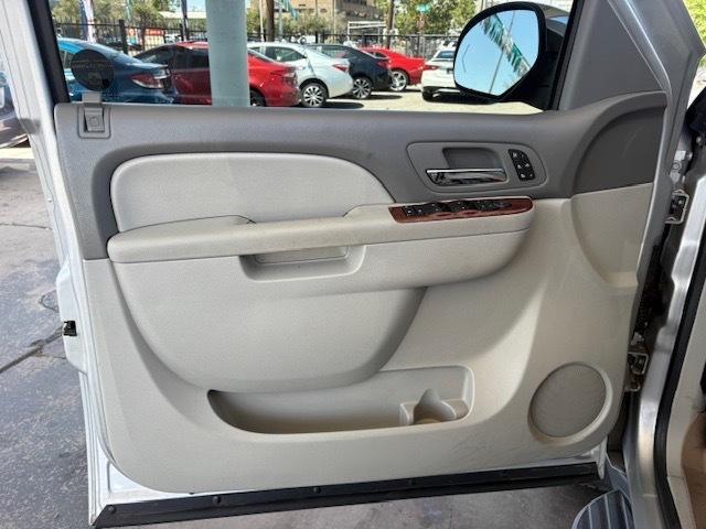 Chevrolet Avalanche LTZ 4WD 2011
