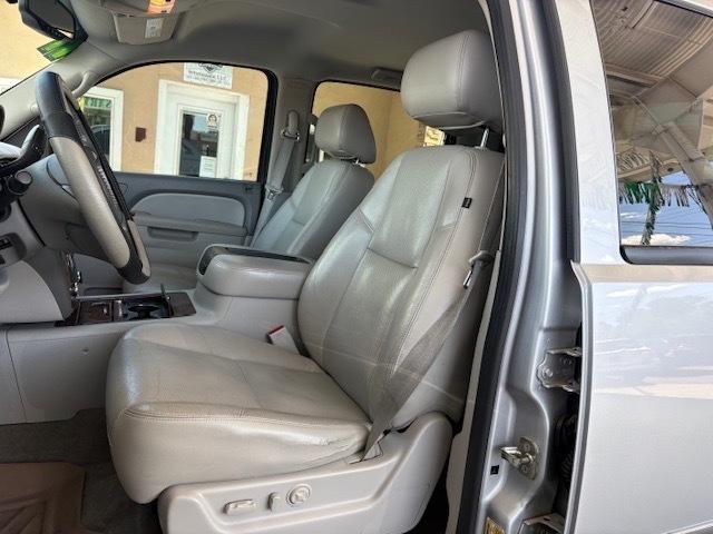 Chevrolet Avalanche LTZ 4WD 2011