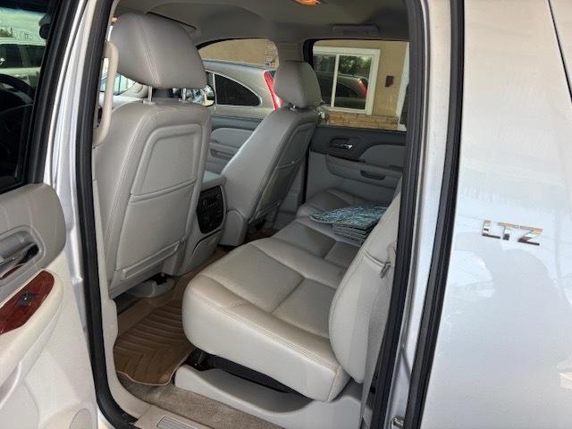 Chevrolet Avalanche LTZ 4WD 2011