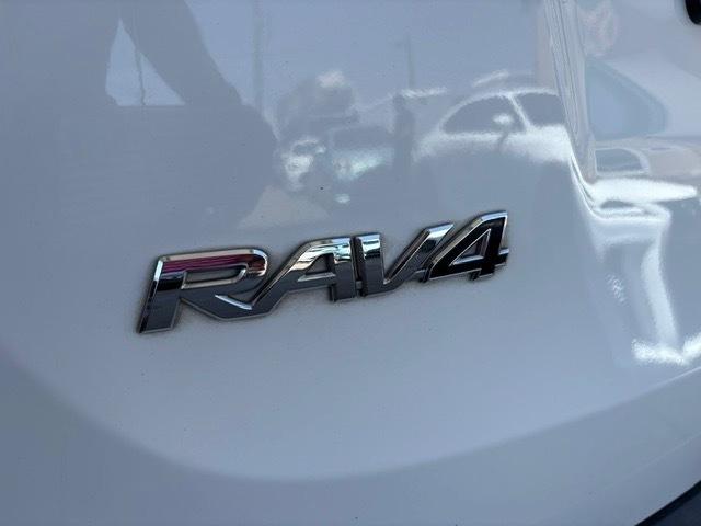 Toyota RAV4 LE FWD 2014