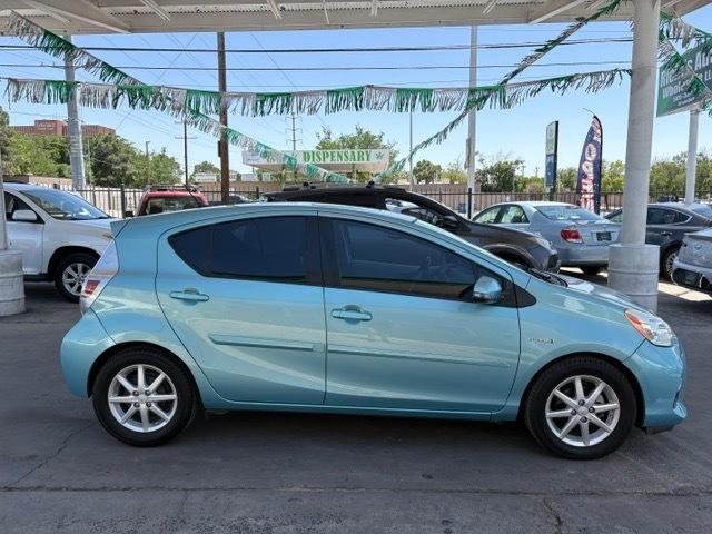 Toyota Prius c Four 2014