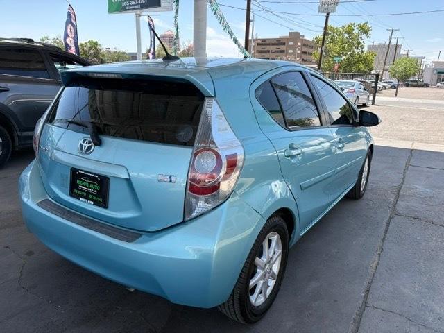 Toyota Prius c Four 2014