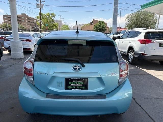 Toyota Prius c Four 2014