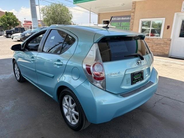 Toyota Prius c Four 2014