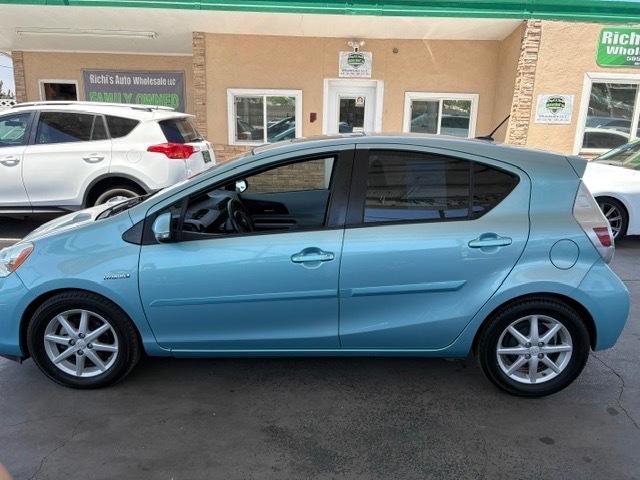 Toyota Prius c Four 2014