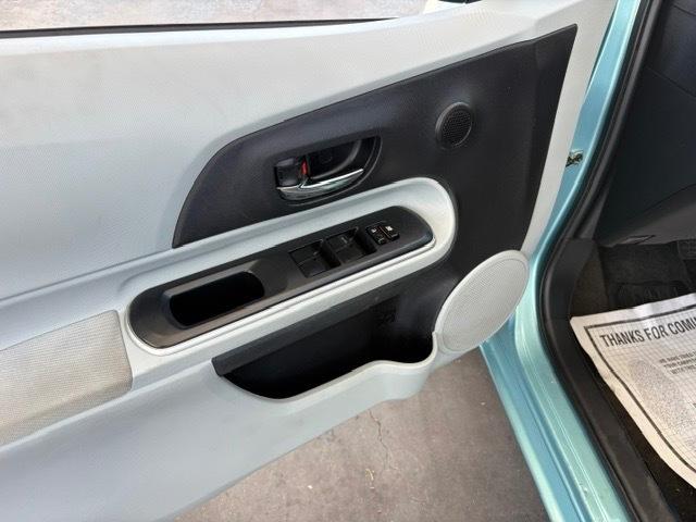 Toyota Prius c Four 2014