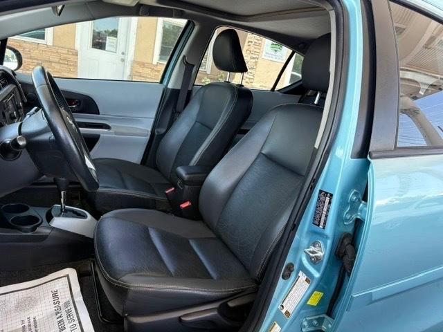 Toyota Prius c Four 2014