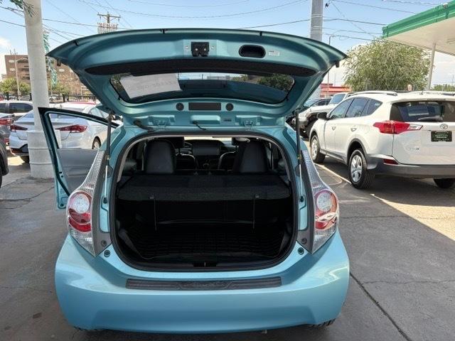 Toyota Prius c Four 2014