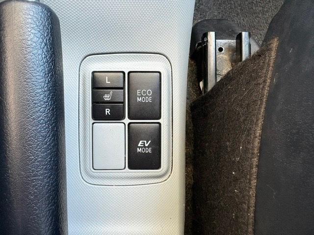 Toyota Prius c Four 2014