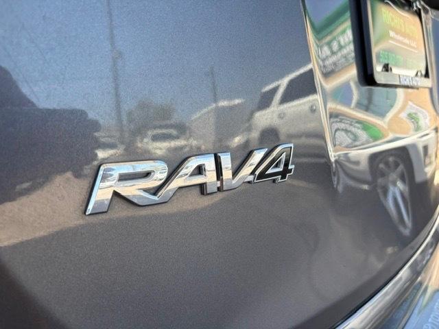 Toyota RAV4 LE FWD 2018