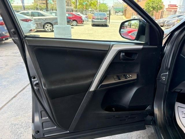 Toyota RAV4 LE FWD 2018
