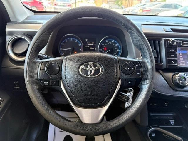 Toyota RAV4 LE FWD 2018