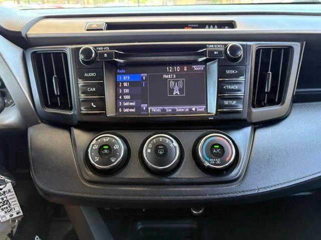 Toyota RAV4 LE FWD 2018