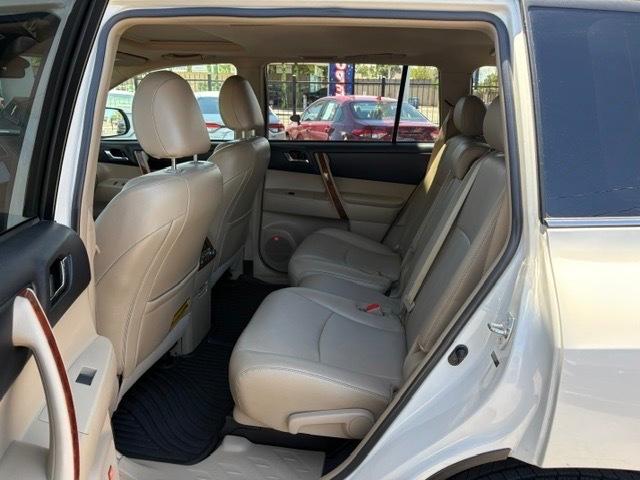 Toyota Highlander Limited 4WD 2011