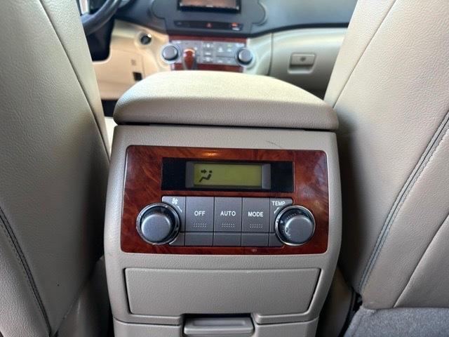Toyota Highlander Limited 4WD 2011