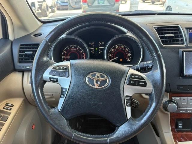 Toyota Highlander Limited 4WD 2011