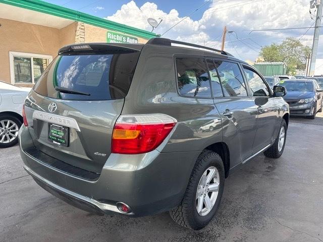 Toyota Highlander Base 4WD 2010