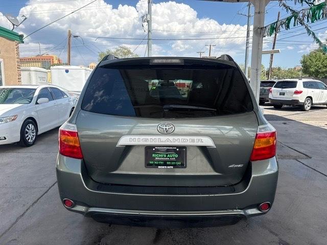 Toyota Highlander Base 4WD 2010