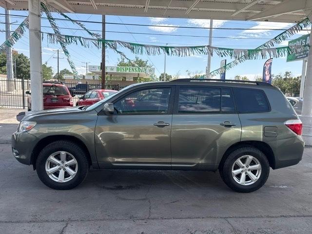 Toyota Highlander Base 4WD 2010