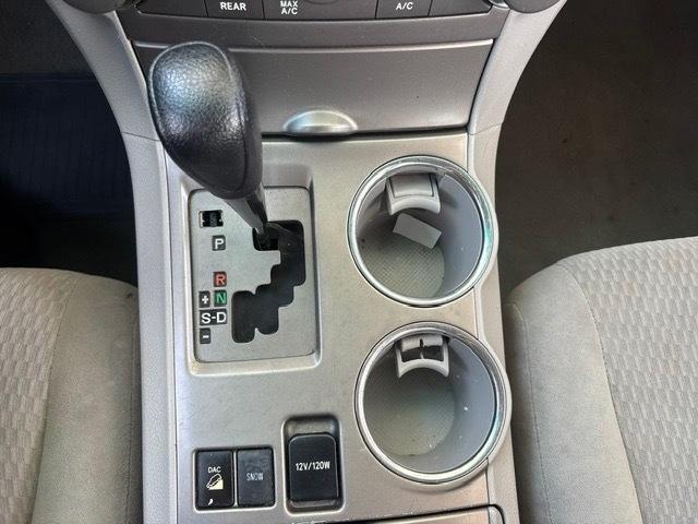 Toyota Highlander Base 4WD 2010