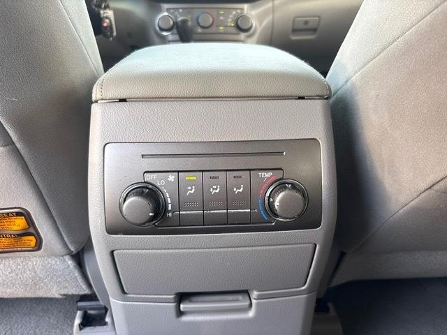 Toyota Highlander Base 4WD 2010