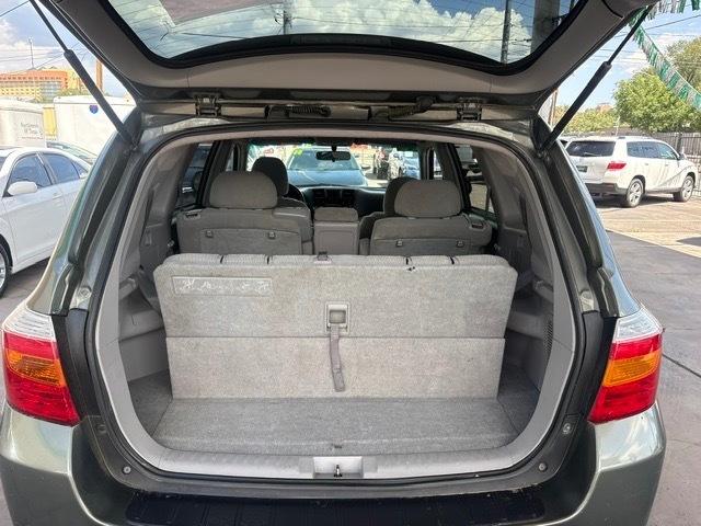 Toyota Highlander Base 4WD 2010
