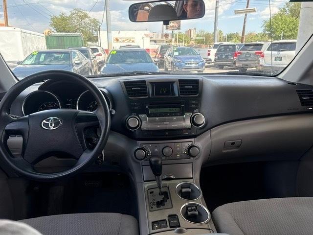 Toyota Highlander Base 4WD 2010