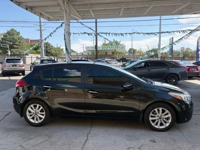 Kia Forte 5-Door LX 2017