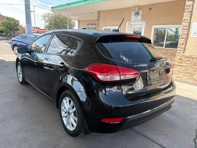 Kia Forte 5-Door LX 2017