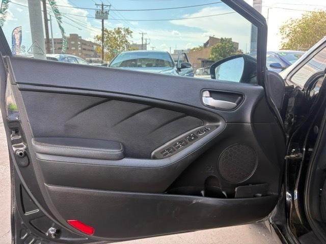 Kia Forte 5-Door LX 2017