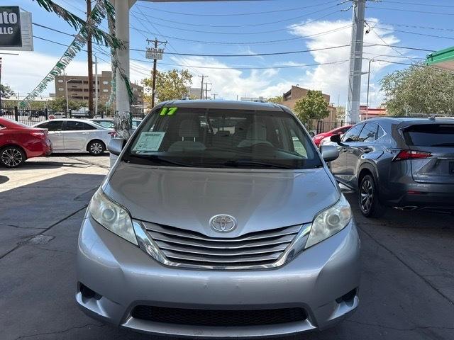 Toyota Sienna LE 8-Passenger 2017