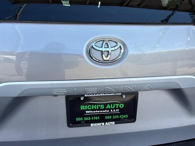 Toyota Sienna LE 8-Passenger 2017