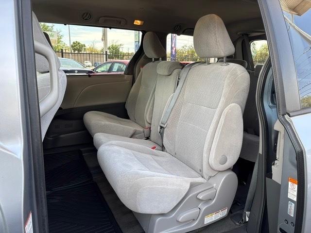 Toyota Sienna LE 8-Passenger 2017