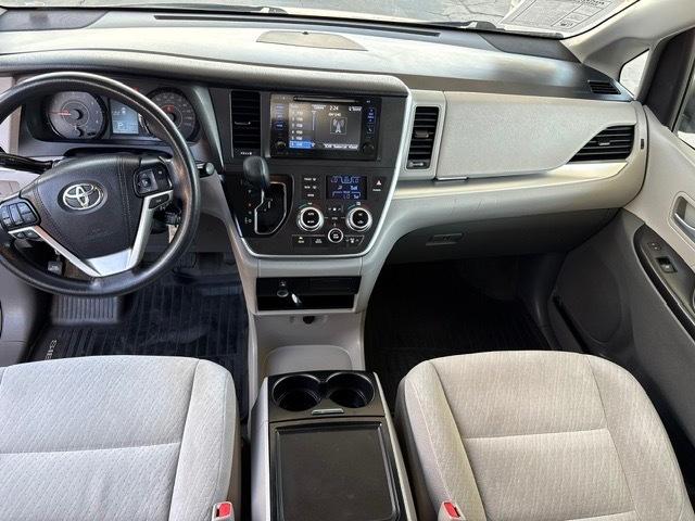 Toyota Sienna LE 8-Passenger 2017