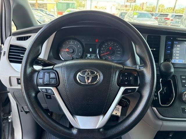 Toyota Sienna LE 8-Passenger 2017