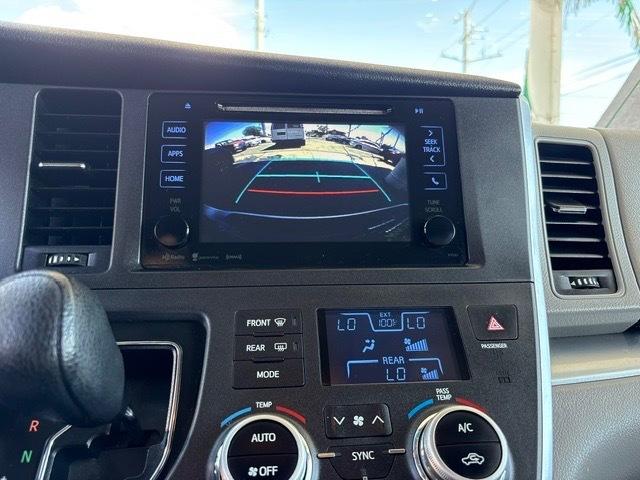 Toyota Sienna LE 8-Passenger 2017